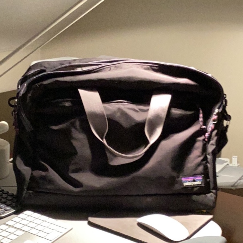 RARE great used shape, Patagonia men’s briefcase, black outer, no markings
